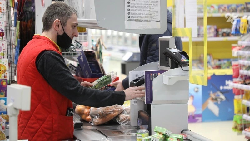 Магазин обязан продать товар по цене на полке — юрист Георгиева