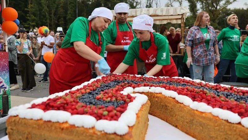 В Железноводске на День города испекут и раздадут по кусочкам трёхтонный торт