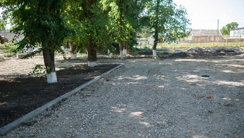В селе Султан (Андроповский округ) благоустроили тротуары и подъезды