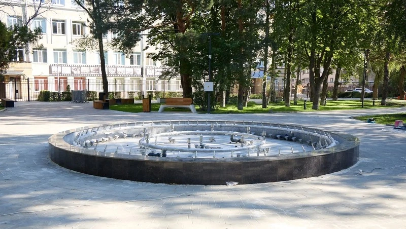 Ставрополь: в сквере у лицея №8 завершают благоустройство