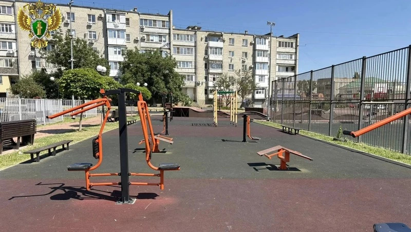 4-летняя девочка получила травму из-за поломки тренажёра в сквере в Минводах