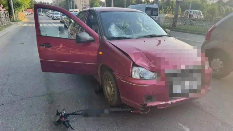 В Ставрополе машина сбила на «зебре» 21-летнего самокатчика