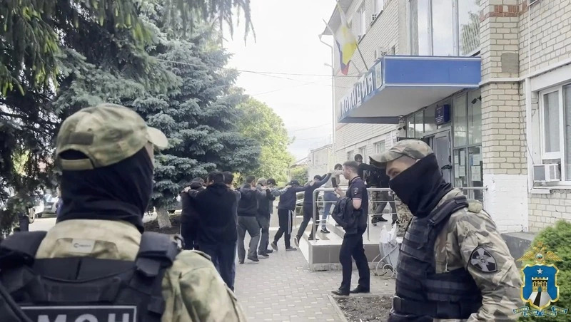 21 мигранта задержали и выдворили из страны с птицефермы на Ставрополье