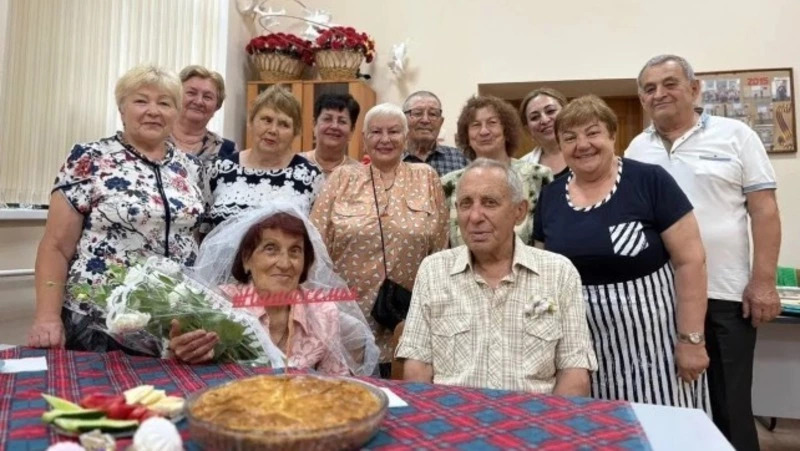 В Кисловодске супруги отметили бриллиантовую свадьбу в ДК, который сами строили