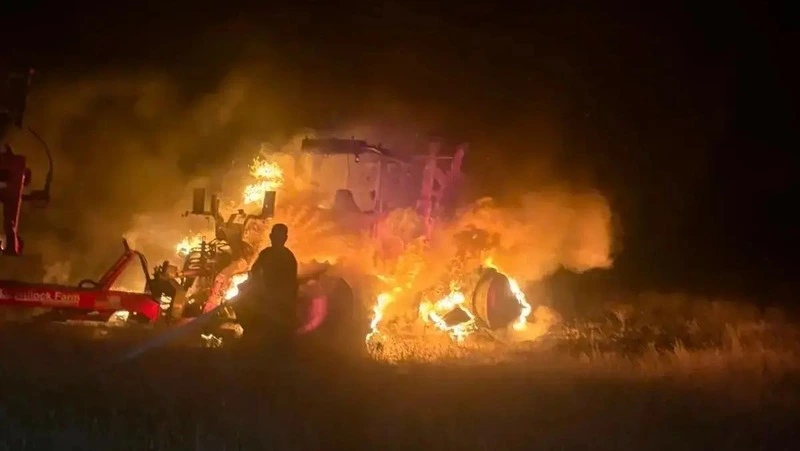 В Шпаковском округе пожарные потушили трактор, загоревшийся во время движения