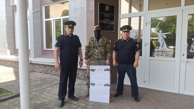 Судебные приставы передали в зону СВО прицелы для  оружия
