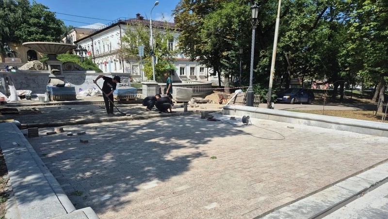 Фонтан у памятника Пушкину в Ставрополе запустят после ремонта