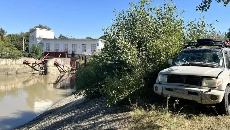 38-летний водитель погиб, зарулив ночью на иномарке в водоём в Невинномысске