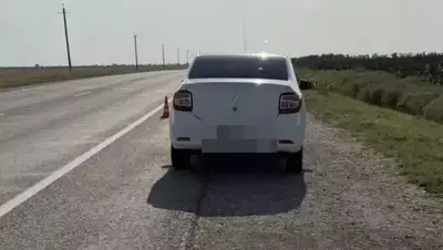 Водитель легковушки погиб, врезавшись в металлическое ограждение на Ставрополье