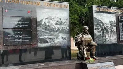 Мемориал погибшим воинам-землякам открыли в Кировском округе