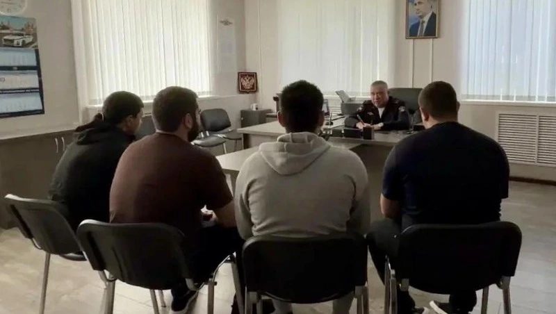 Водителей свадебного кортежа, танцевавших на дороге в Предгорье, нашли