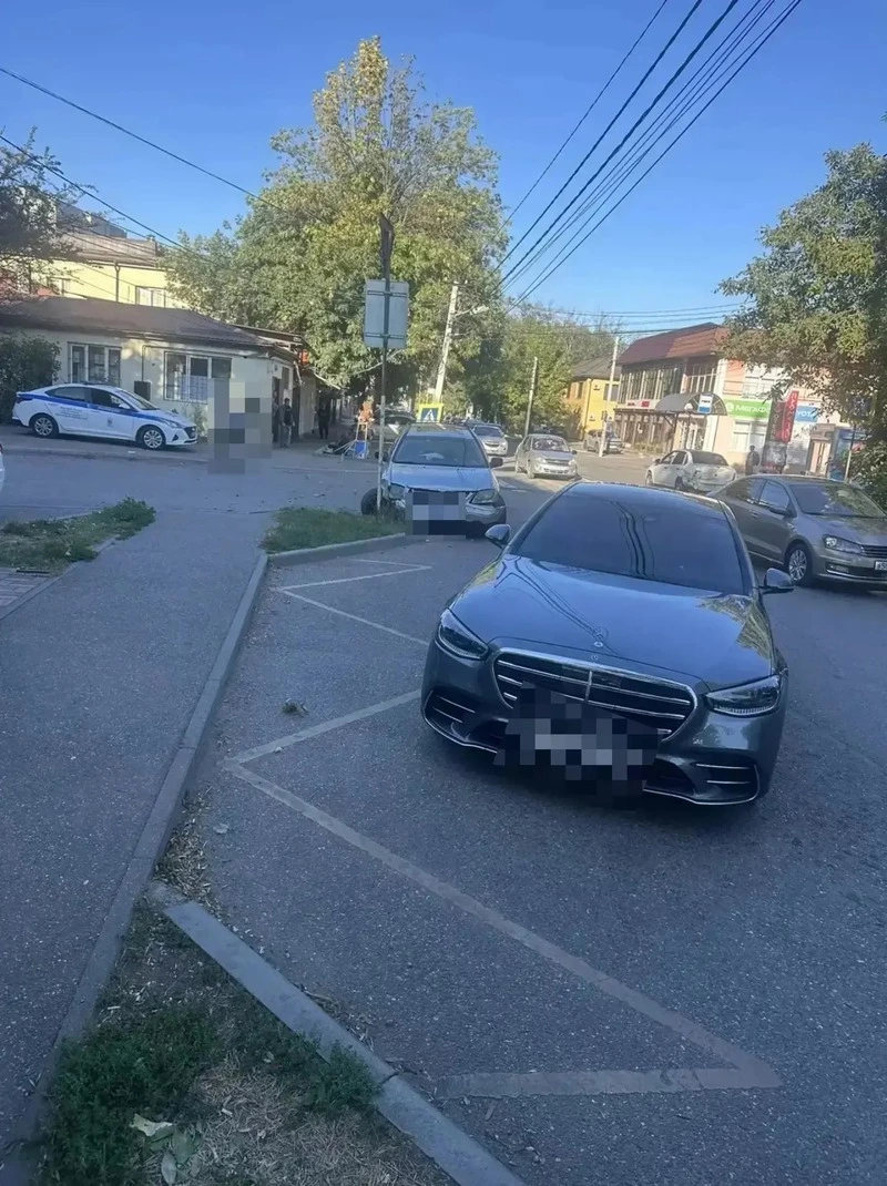 В Ессентуках водитель иномарки потерял сознание, врезался в столб и погиб
