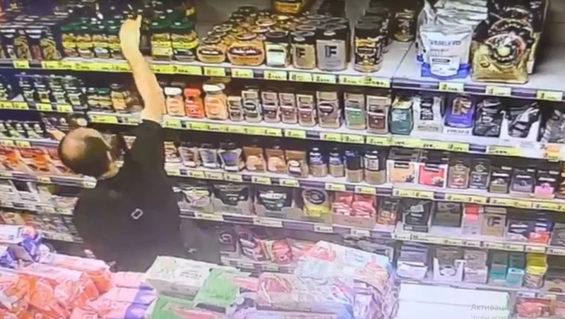 Мужчина украл продукты на 15 тыс. рублей в магазине Железноводска и продал их