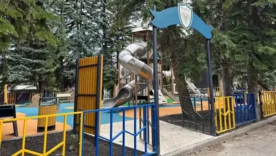 Главу Кисловодска возмутил погром на новой детской площадке