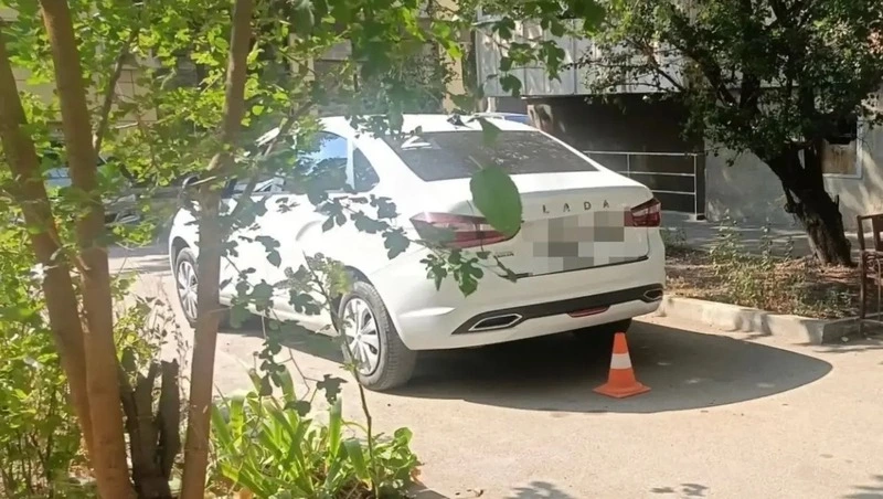В Пятигорске пенсионерка попала под колёса машины, двигавшейся задним ходом