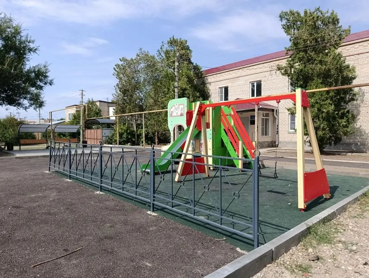 В Кумской Долине благоустроили территорию у амбулатории