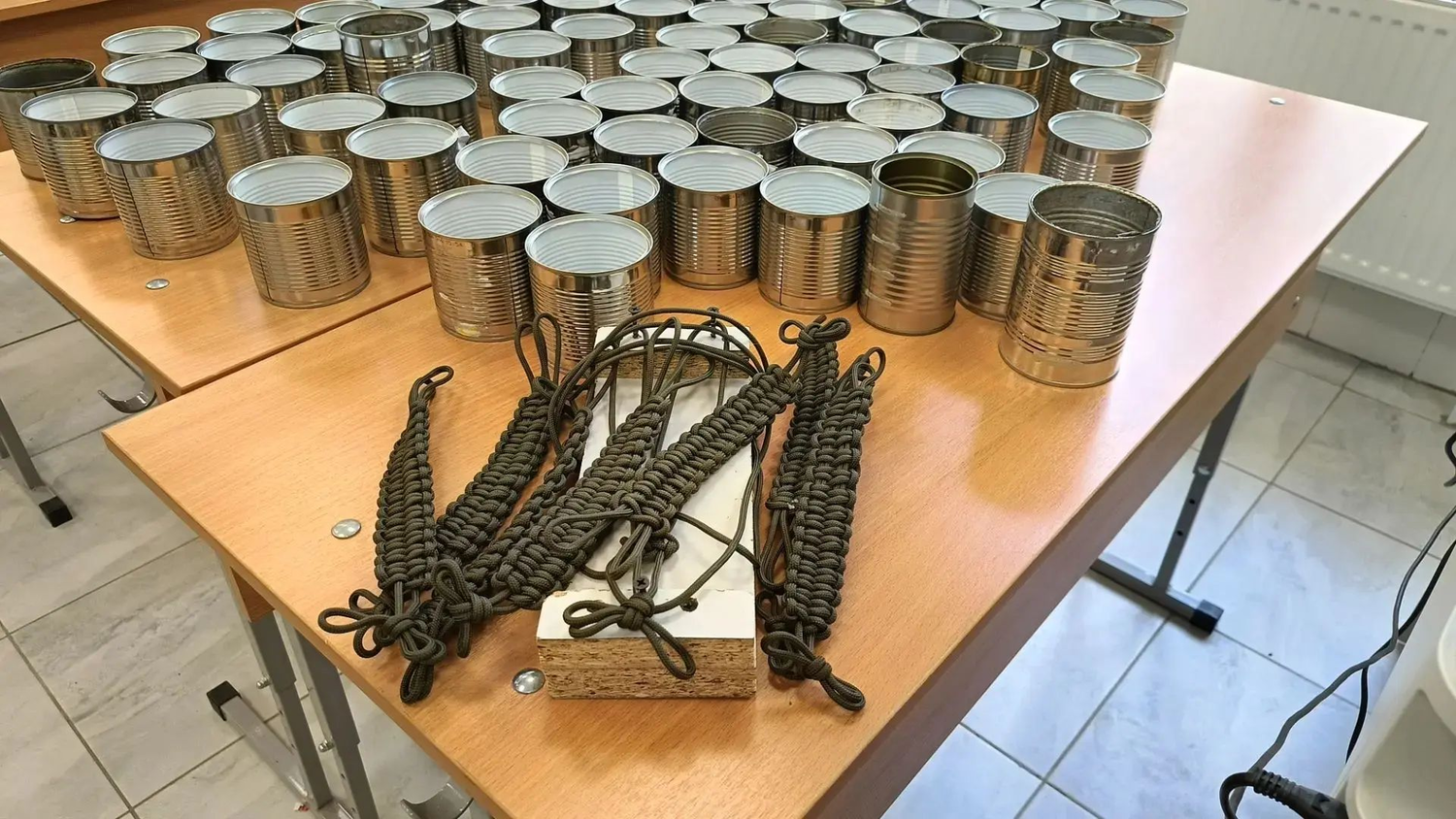 Михайловск: волонтёры плели маскировочные сети и делали окопные свечи