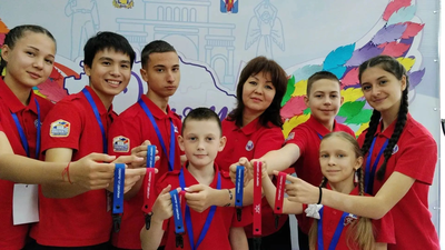 Делегация Шпаковского округа поздравила педагогов края в Михайловске