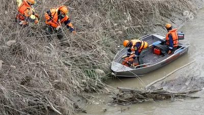 Тело мужчины вытащили из озера в селе на Ставрополье