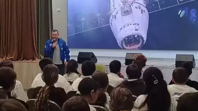 Кисловодские школьники пообщались с космонавтом Олегом Скрипочкой