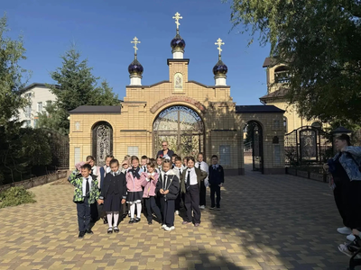 Ученики 1 «Е» класса побывали в храме святого великомученика Артемия в Михайловске