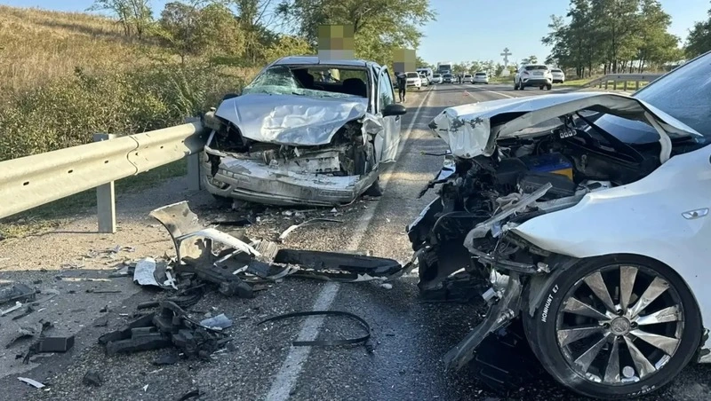 Водитель Kia вылетел на встречную полосу и погиб в лобовом ударе на Ставрополье