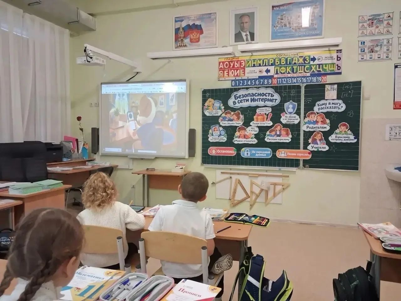 В Михайловске в районе Гармония прошла торжественная линейка