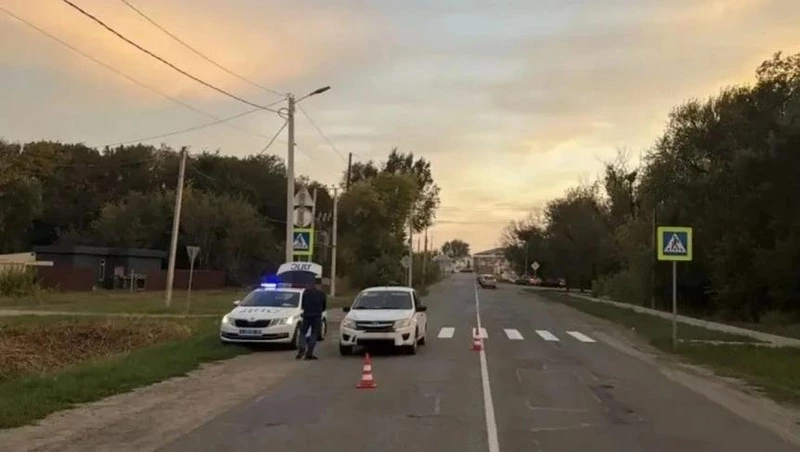 В Кочубеевском округе автомобиль сбил десятилетнюю девочку