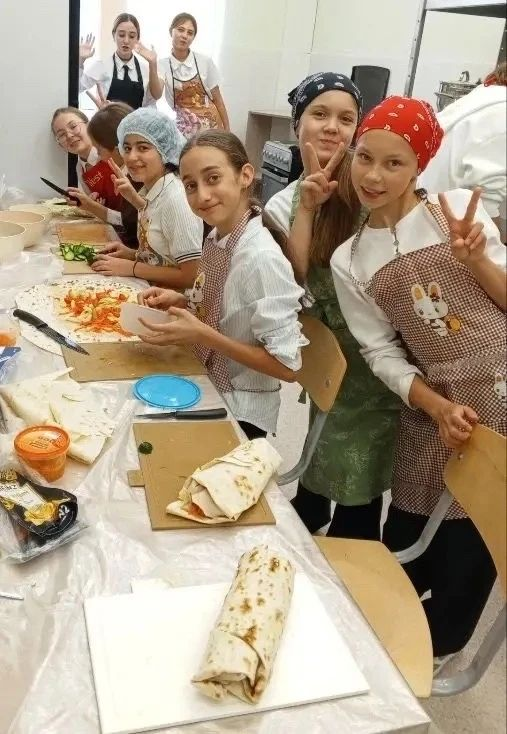 Михайловск (район Гармония): девочки на уроках технологии готовят кулинарные шедевры