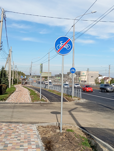 Новое благоустройство проспекта Кулакова а районе Игнатьевского кладбища.