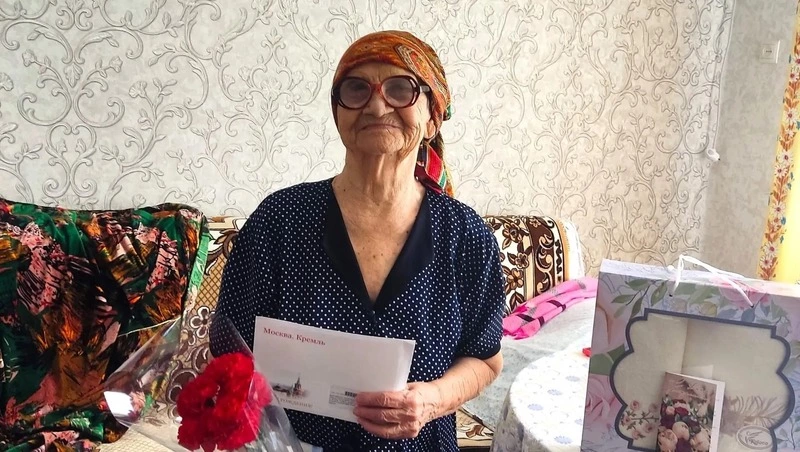 Путин поздравил труженицу тыла из Будённовского округа с 96-летием