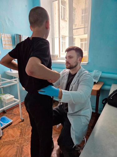 Выездные медбригады обследовали школьников Передового и Баклановской
