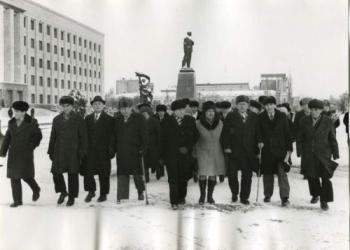 Ветераны 347 стрелковой дивизии на площади им. Ленина