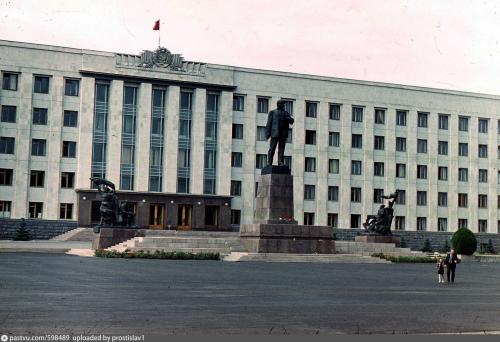 Дом Советов на площади Ленина