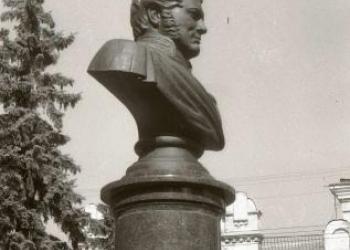 Памятник А. П. Ермолову в день открытия