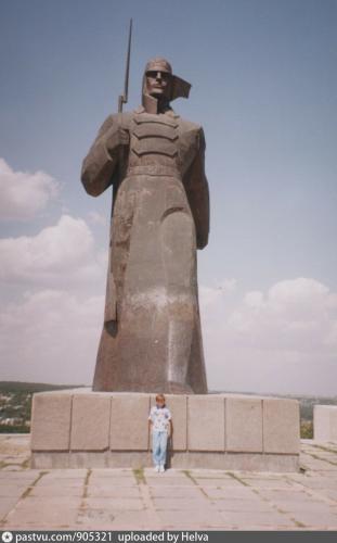 Памятник в ознаменование 50-летия освобождения Ставрополя от белогвард