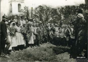 Похороны жертв бандитизма. Варваринское кладбище 1922 г