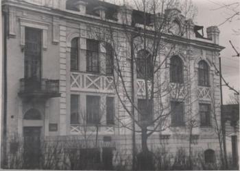 Здание электротехникума по северной стороне проспекта Сталина