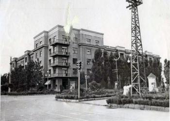 Жилой дом на углу ул. Ленина и пр. Ворошилова