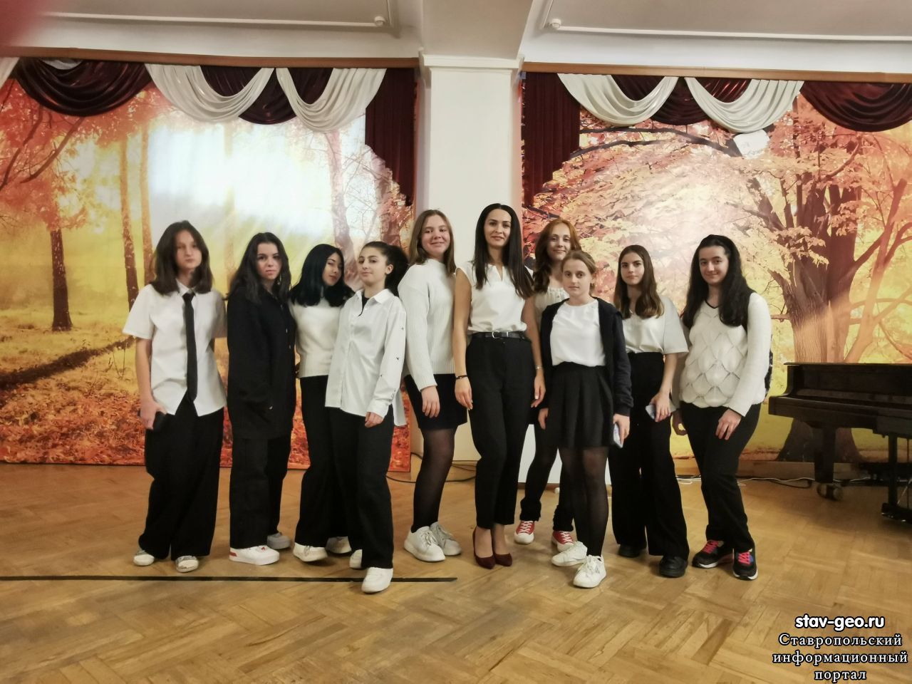 Обучающиеся МБОУ СОШ 23 8Б и 10А класса посетили краевую филармонию города Ставрополя