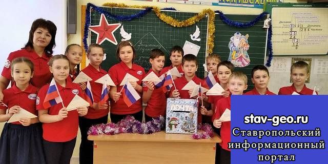 Каждый год 18 ноября в России отмечают день рождения Деда Мороза, в этот день дети пишут письма волшебнику с пожеланиями и загадывают свои желания.