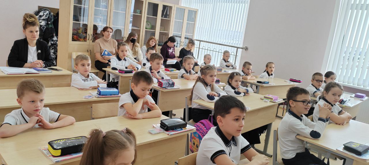 МБОУ СОШ № 23 Михайловск прошёл открытый урок литературного чтения в 1 "В" классе
