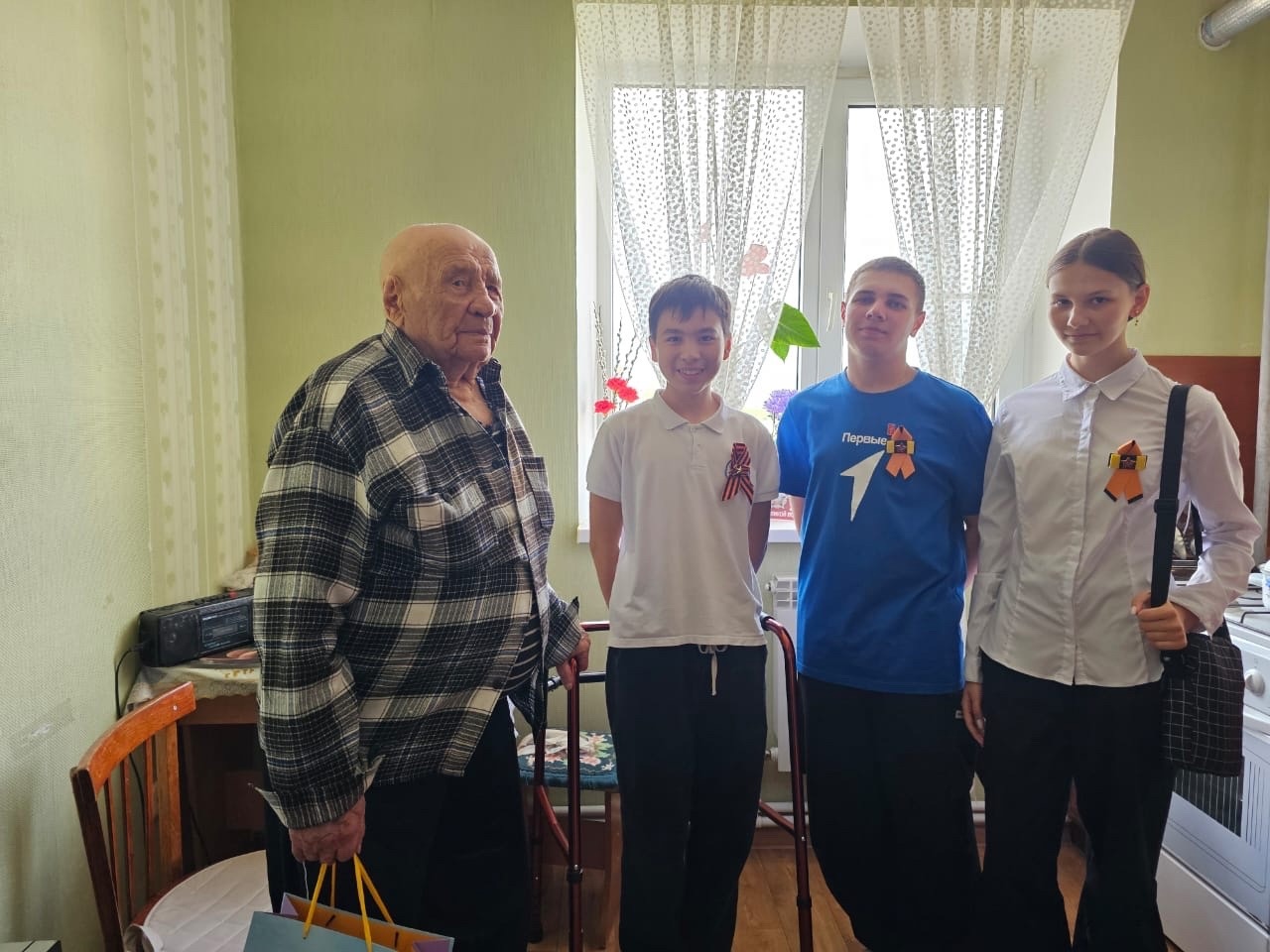 Обучающиеся МБОУ СОШ № 20 посетили участника Великой Отечественной войны Шкоду Егора Ивановича