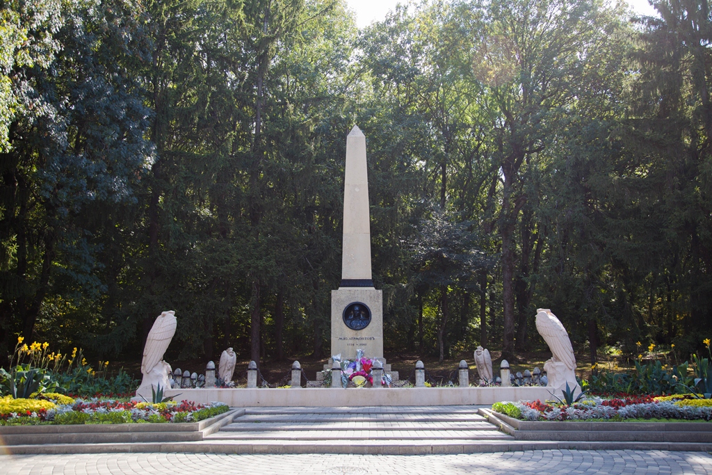 Памятник на месте дуэли М.Ю. Лермонтова