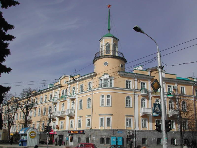 Здание первой русской гимназии на Кавказе